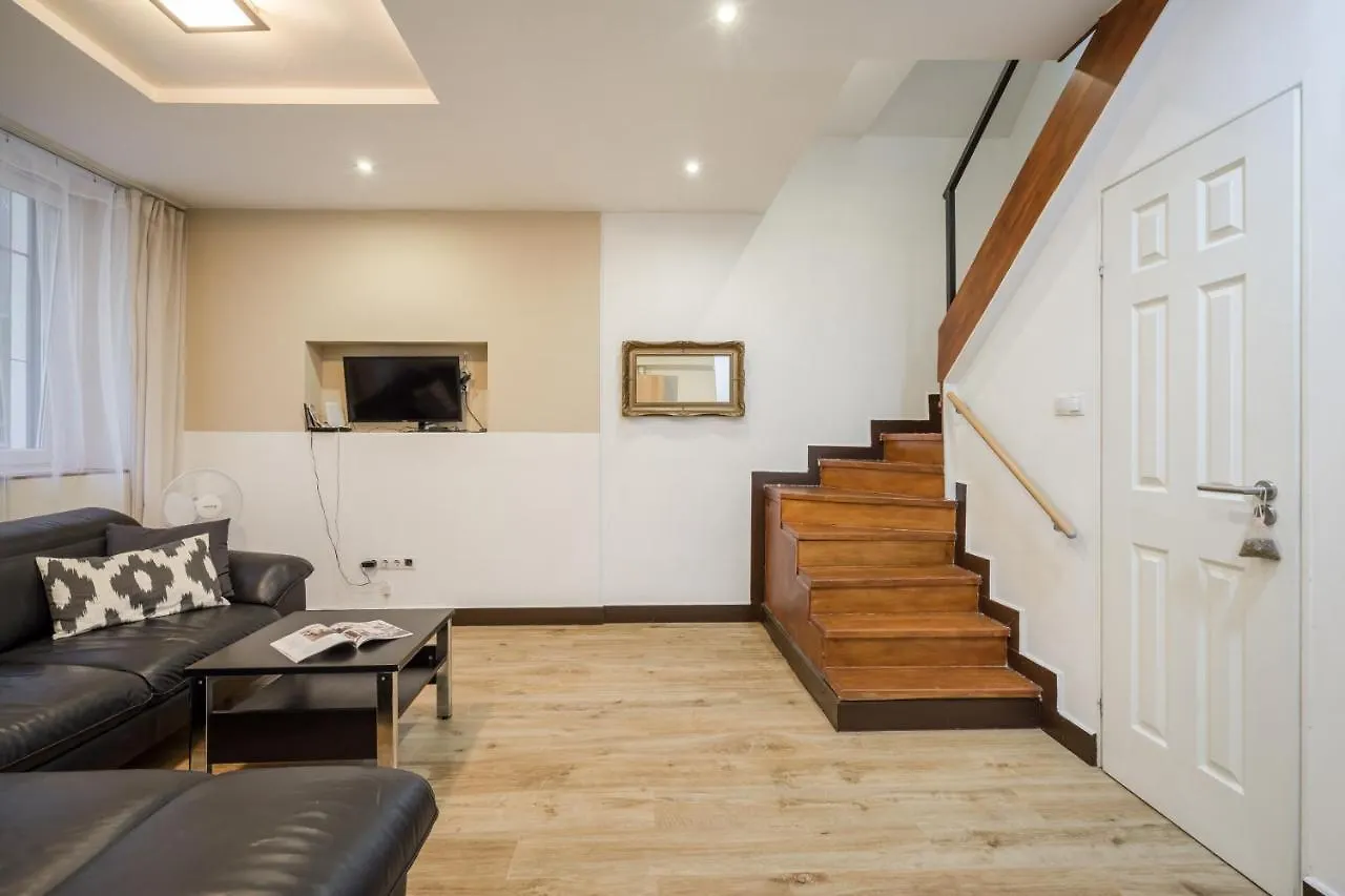 Dolly'S Duplex Home With Free Netflix Budapest Hungary