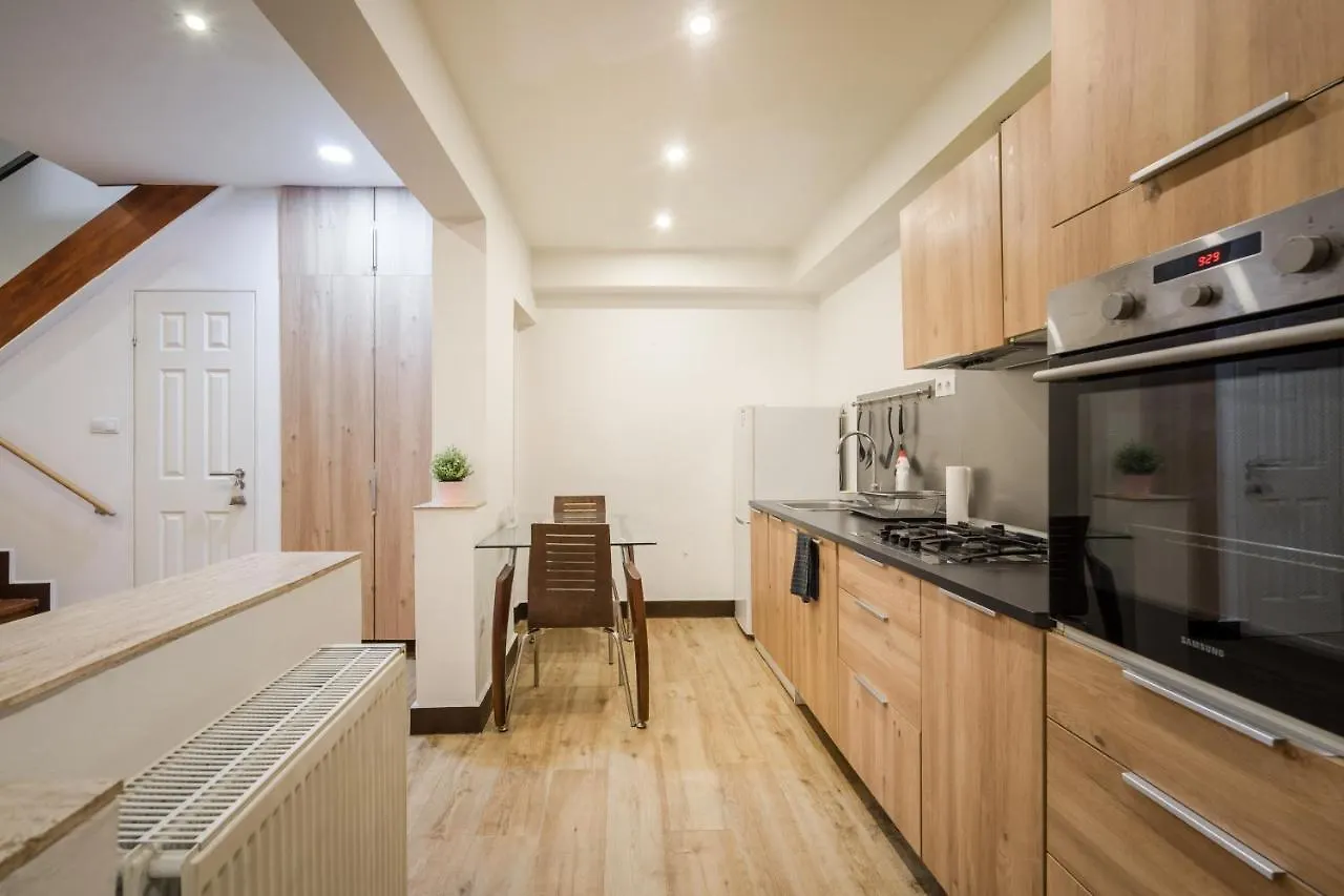 Apartment Dolly'S Duplex Home With Free Netflix Budapest Hungary
