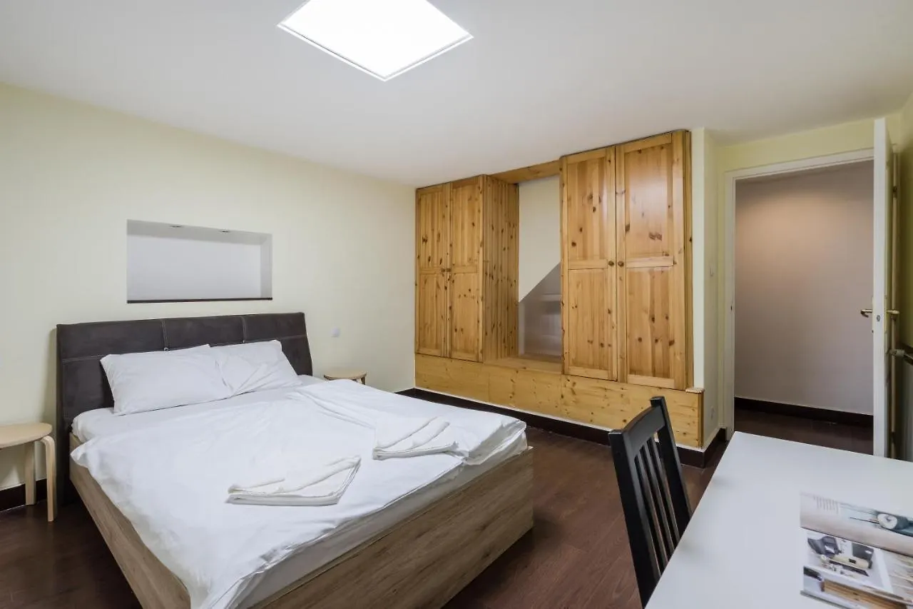 Dolly'S Duplex Home With Free Netflix Budapest 0*,  Hungary