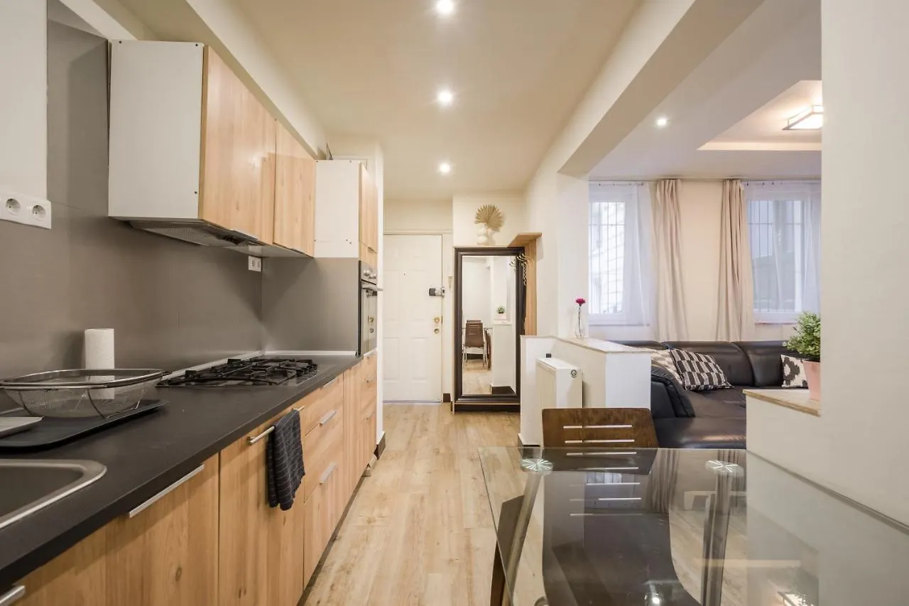 Dolly'S Duplex Home With Free Netflix Budapest Apartment