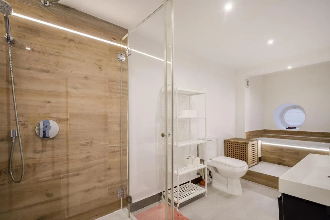 Dolly'S Duplex Home With Free Netflix Budapest