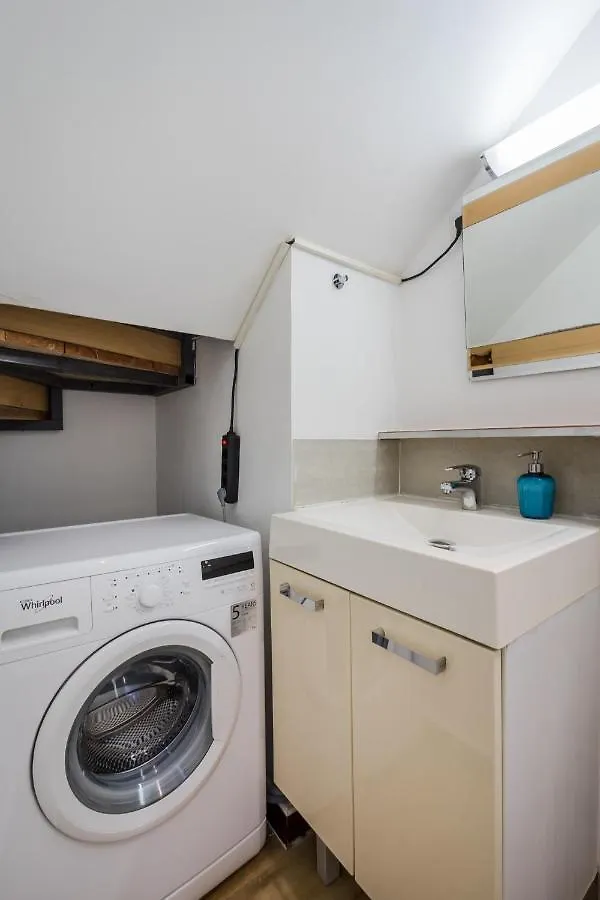 Dolly'S Duplex Home With Free Netflix Budapest