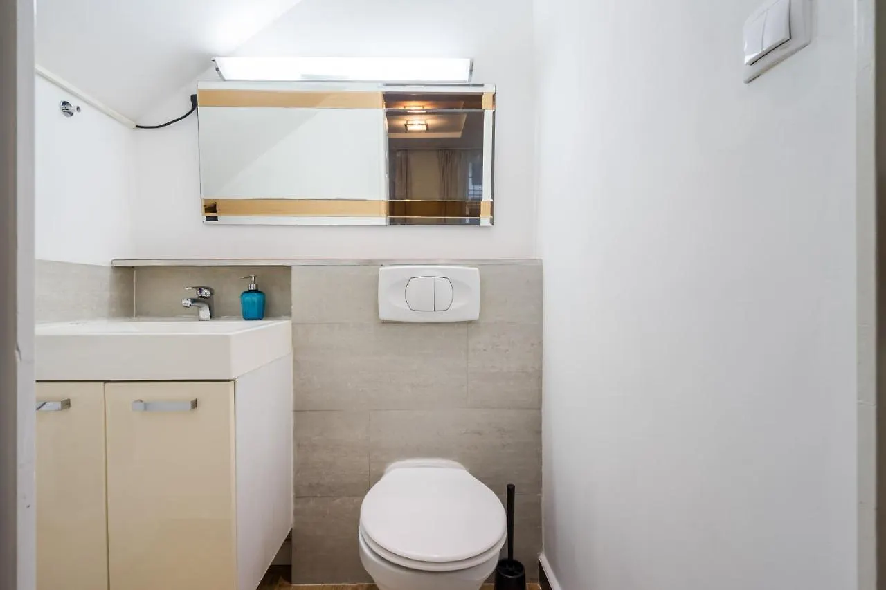 Dolly'S Duplex Home With Free Netflix Budapest 0*,