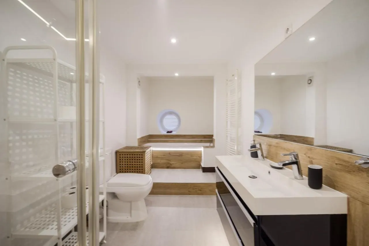 Dolly'S Duplex Home With Free Netflix Budapest Apartment