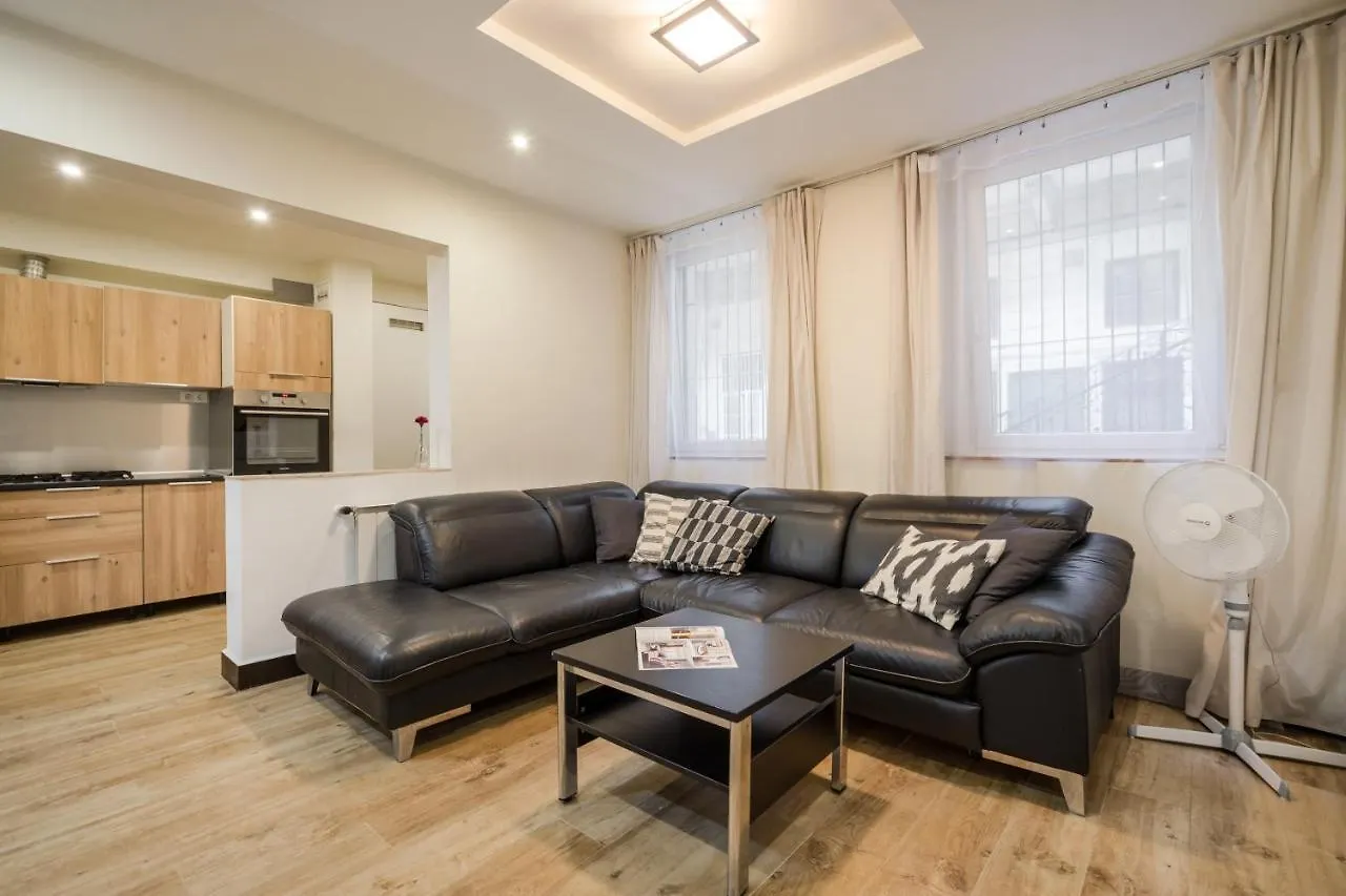 Dolly'S Duplex Home With Free Netflix Budapest