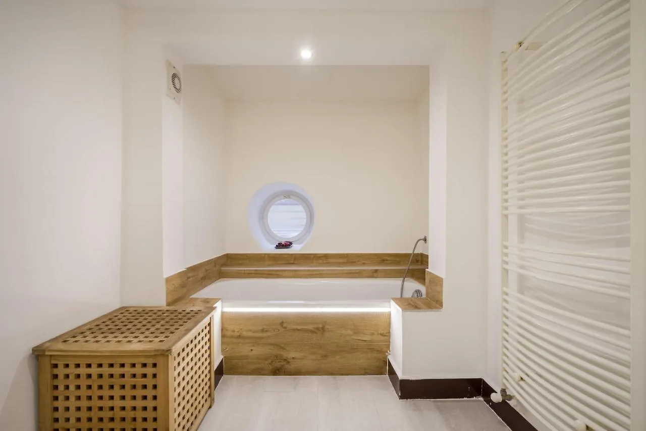 Lägenhet Dolly'S Duplex Home With Free Netflix Budapest