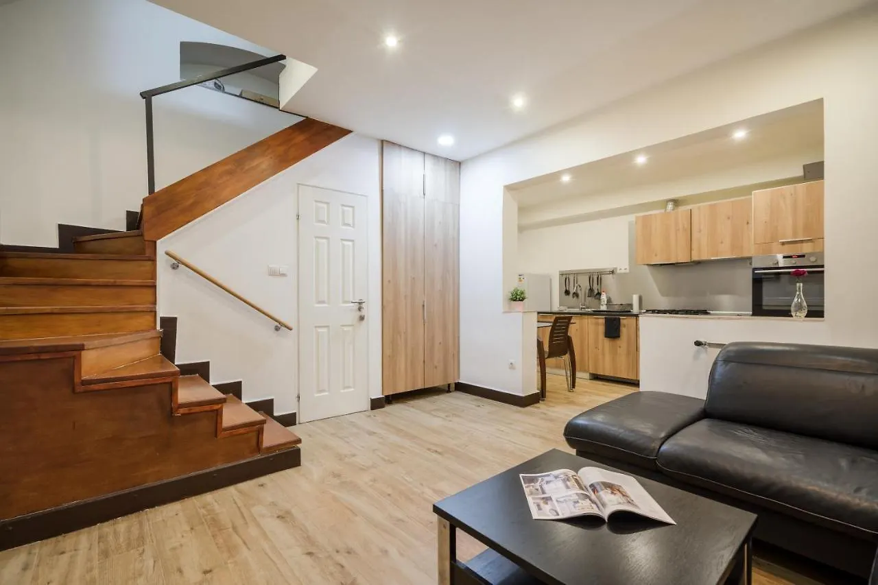 Dolly'S Duplex Home With Free Netflix Budapest